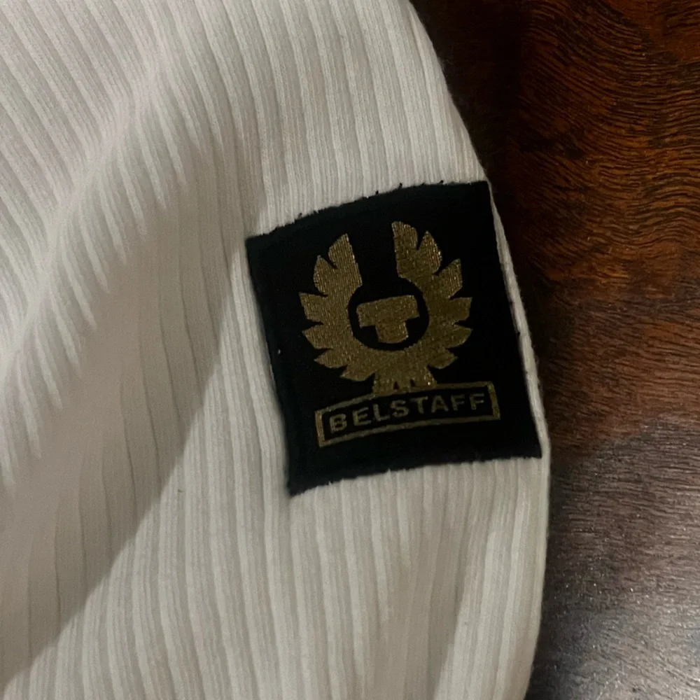 Belstaff imported White Ribbed Long Sleeve Henley Top Medium Shoulder emblem - Picture 5 of 8